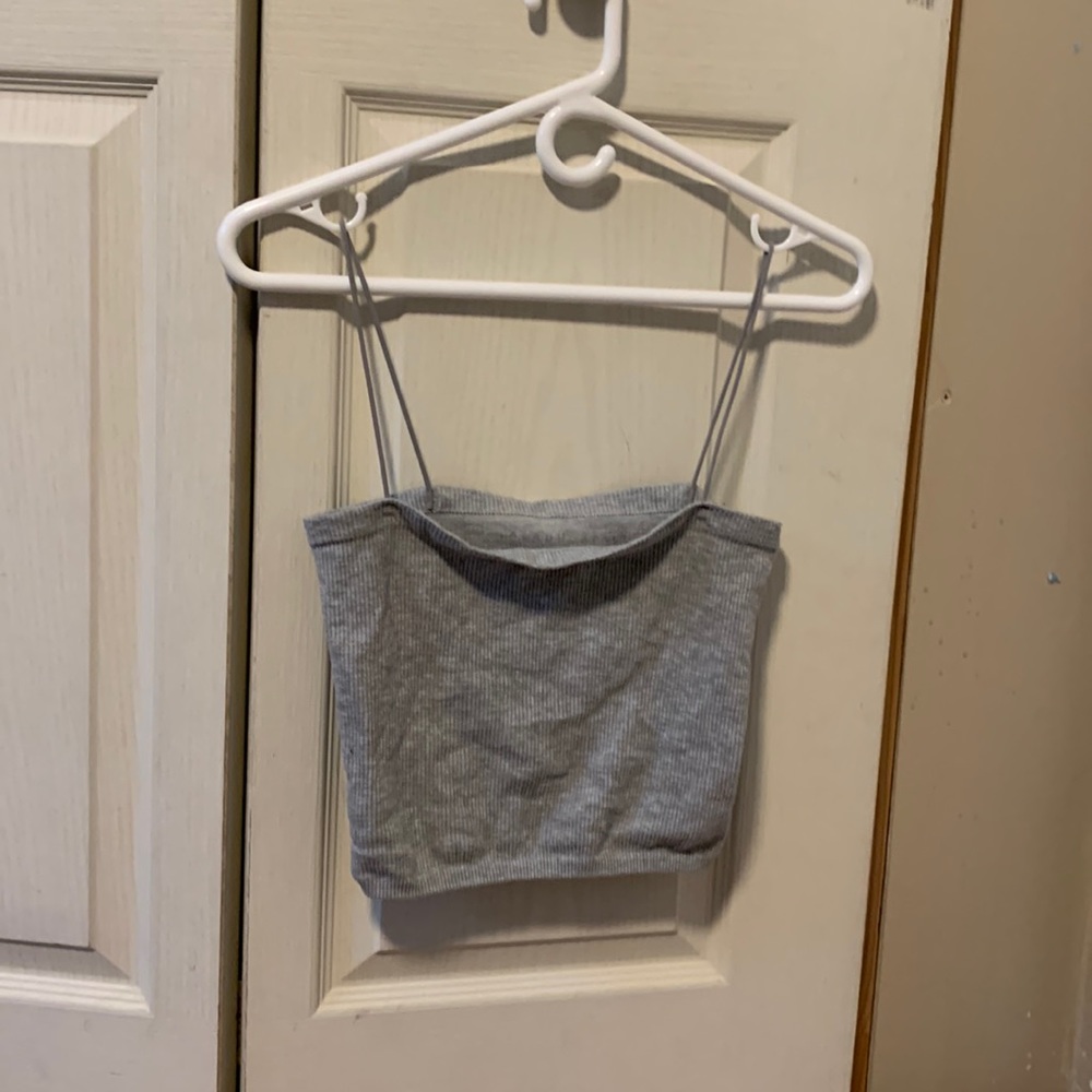 gray tank top